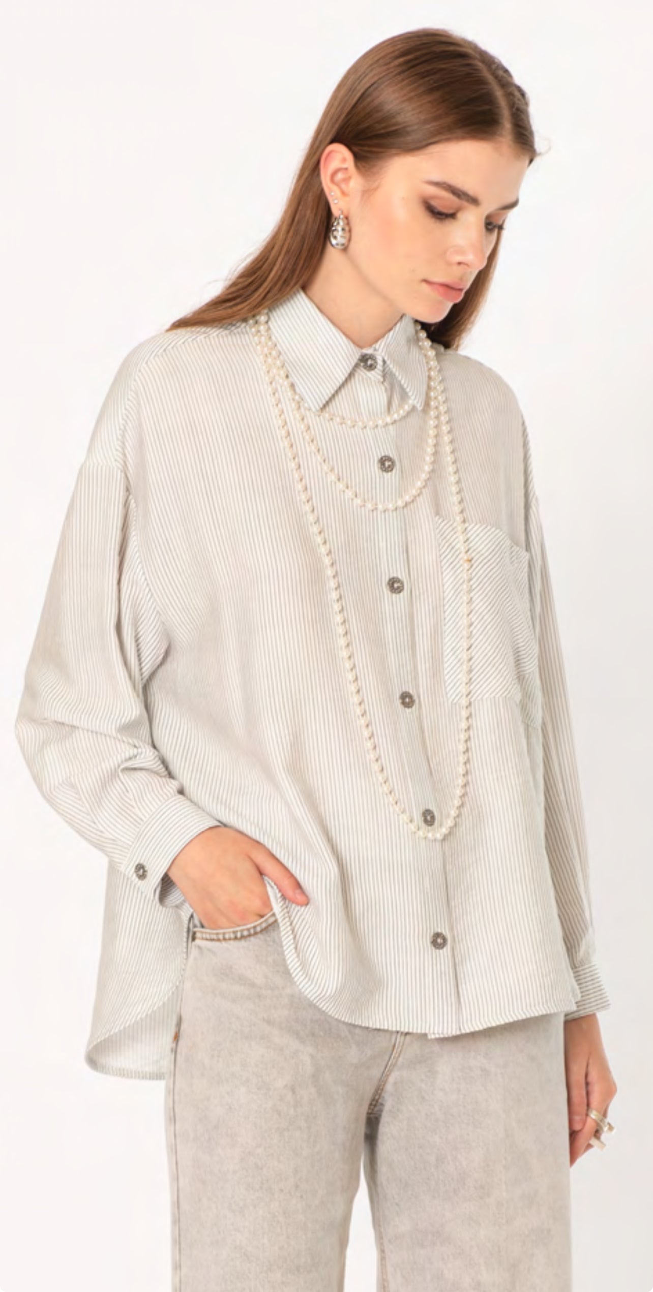 Camicia rigata con collana perle No-Nà