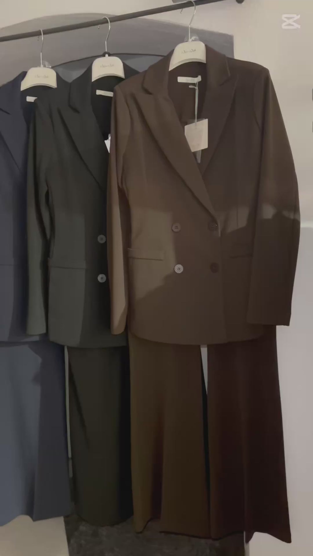 Tailleur doppiopetto e pantalone palazzo No-Nà